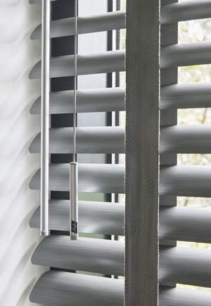 50 mm horizontale jaloezieën, LPN 0901, met aluminium designtassel en tuimelslang